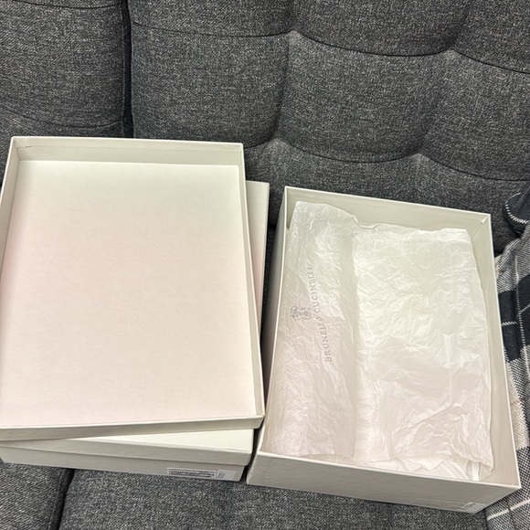Brunello Cucinelli Elegant Cream Boxes - Picture 4 of 4